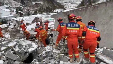 Lực lượng chức năng đang tìm kiếm, cứu hộ. (Ảnh: people.com.cn)