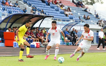 U23 Việt Nam (áo trắng) thắng thuyết phục U23 Malaysia 4-1. (Ảnh VFF)