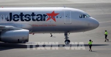 Máy bay của Hãng hàng không Jetstar Japan Co. tại sân bay Narita, tỉnh Chiba (Nhật Bản) ngày 3/7/2012. Ảnh: Bloomberg/TTXVN
