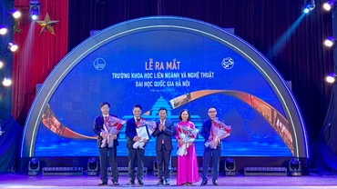 Ra mắt Ban Giám hiệu Trường Khoa học liên ngành và Nghệ thuật, Đại học Quốc gia Hà Nội.