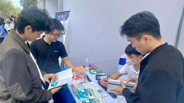 Các gian hàng trưng bày về các giải pháp tiết kiệm năng lượng tại chương trình cũng thu hút sự quan tâm lớn từ khách tham quan.