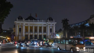 [Ảnh] Hà Nội trong thời khắc tắt đèn để hưởng ứng Giờ Trái đất 2024