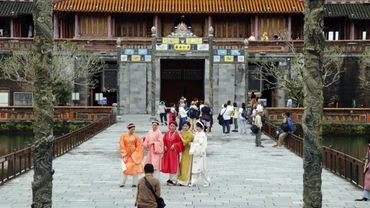 Xu hướng du lịch nội địa lên ngôi được dự đoán sẽ lên ngôi trong năm 2025. (Ảnh: TTXVN)