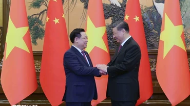 Chủ tịch Quốc hội Vương Đình Huệ hội kiến Tổng Bí thư, Chủ tịch nước Trung Quốc Tập Cận Bình tại Đại lễ đường Nhân dân, Thủ đô Bắc Kinh, Trung Quốc. Ảnh: TTXVN