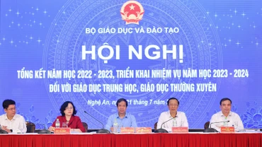 Lãnh đạo Bộ Giáo dục và Đào tạo cùng các đơn vị chức năng chủ trì hội nghị.