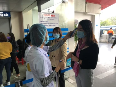 Bộ Y tế khuyến cáo người dân khi đến các cơ sở y tế cần đeo khẩu trang để ngăn chặn sự lây lan các tác nhân gây bệnh.