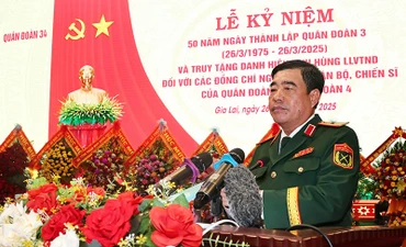 Thiếu tướng Nguyễn Bá Lực - Tư lệnh Quân đoàn 34 đọc diễn văn Lễ kỷ niệm.