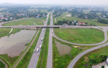Đường cao tốc Hà Nội-Thái Nguyên kết nối với đường vành đai 5 Vùng Thủ đô Hà Nội và nhiều khu công nghiệp ở tỉnh Thái Nguyên.