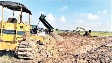 Công trường thi công đường vành đai 4-Vùng Thủ đô, đoạn qua thị xã Thuận Thành, tỉnh Bắc Ninh.