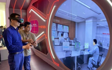 Doanh nghiệp khoa học và công nghệ trình diễn sản phẩm trí tuệ nhân tạo.
