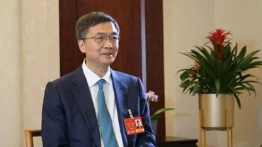 Bí thư Đảng ủy Khu tự trị dân tộc Choang Quảng Tây (Trung Quốc) Trần Cương trả lời phỏng vấn của phóng viên Báo Nhân Dân thường trú tại Trung Quốc.