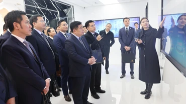Phó Thủ tướng Chính phủ Nguyễn Chí Dũng thăm và làm việc tại Khu thí điểm thương mại tự do (FTZ) Ninh Ba thuộc tỉnh Chiết Giang. 