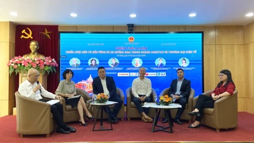 Phiên thảo luận với chủ đề: Chiến lược đầu tư bền vững và xu hướng M&A trong ngành Logistics và Thương mại điện tử. Ảnh: Mỹ Hạnh