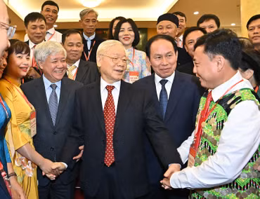 Tổng Bí thư Nguyễn Phú Trọng và Chủ tịch Ủy ban Trung ương Mặt trận Tổ quốc Việt Nam Đỗ Văn Chiến tại cuộc gặp mặt đại biểu dự Hội nghị Biểu dương Chủ tịch Ủy ban Mặt trận Tổ quốc cấp xã và Trưởng ban Công tác Mặt trận tiêu biểu toàn quốc giai đoạn 2017-2022, ngày 26/11/2022. 