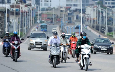 Ô nhiễm khói, bụi tại các thành phố lớn ảnh hưởng xấu đến sức khỏe người dân. (Ảnh NGUYỄN ĐĂNG)