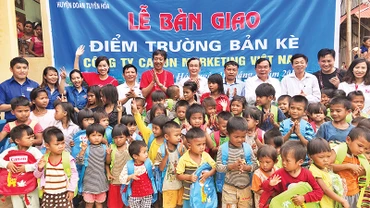 Lễ bàn giao điểm trường mầm non ở xã Bản Kè, huyện Tuyên Hóa, tỉnh Quảng Bình do Công ty cổ phần Lê Bảo Minh xây tặng.