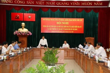Đồng chí Phan Đình Trạc, Ủy viên Bộ Chính trị, Bí thư Trung ương Đảng, Trưởng Ban Nội chính Trung ương, Phó Trưởng ban Thường trực Ban Chỉ đạo phát biểu tại hội nghị. (Ảnh: TTXVN)