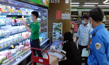 Cần hoàn thiện chính sách quản lý giá để bảo đảm quyền lợi của người tiêu dùng. (Ảnh NGỌC MAI)