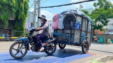 Thu gom rác tại nguồn ở huyện Hóc Môn. (Ảnh: NHẬT THÀNH)