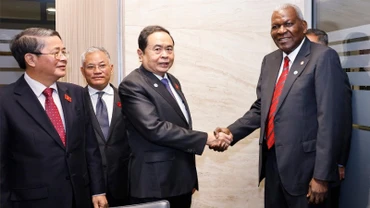 Chủ tịch Quốc hội Trần Thanh Mẫn gặp Chủ tịch Quốc hội Cuba Esteban Lazo Hernandez. (Ảnh: TTXVN)