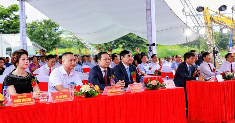 Đại biểu dự lễ khởi công dự án Khu đô thị, thương mại dịch vụ tổ 17, 18 Him Lam. img-7913.jpg