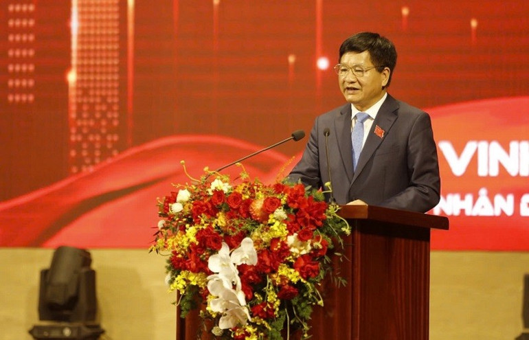 Đồng chí Lê Thành Đô, Chủ tịch Ủy ban nhân dân tỉnh Điện Biên ghi nhận thành tích của Công an Điện Biên trong truyền thống Công an nhân dân Việt Nam. img-7580.jpg