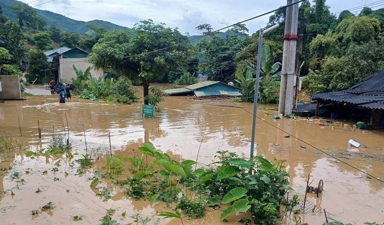 Hiện ở các xã Mường Luân, Na Son tỉnh Điện Biên bị chia cắt do nước lũ. img-7032.jpg