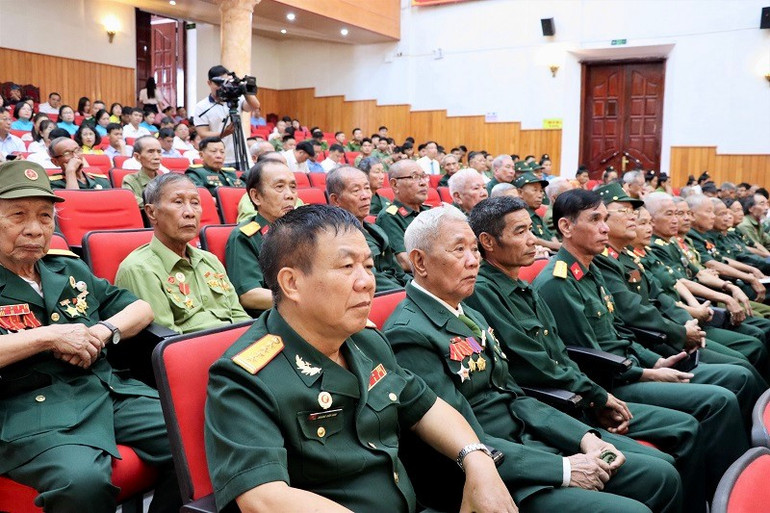 Các đồng chí cựu chiến binh, người có công với đất nước dự buổi gặp mặt nhân kỷ niệm 80 năm Cách mạng Tháng Tám và Quốc khánh 2/9, tại tỉnh Điện Biên. img-8208.jpg