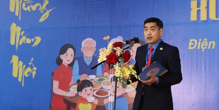 Đồng chí Tẩn Minh Long, Chủ tịch Liên đoàn Lao động tỉnh thông tin về các hoạt động chăm lo đoàn viên, người lao động của các cấp công đoàn trong dịp Tết Nguyên đán Bính Ngọ 2026.