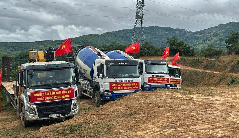 Zeci de echipamente, vehicule și utilaje ale unităților sunt pregătite pentru construirea proiectului Școlii Internivele Nua Ngam. img-0079.jpg