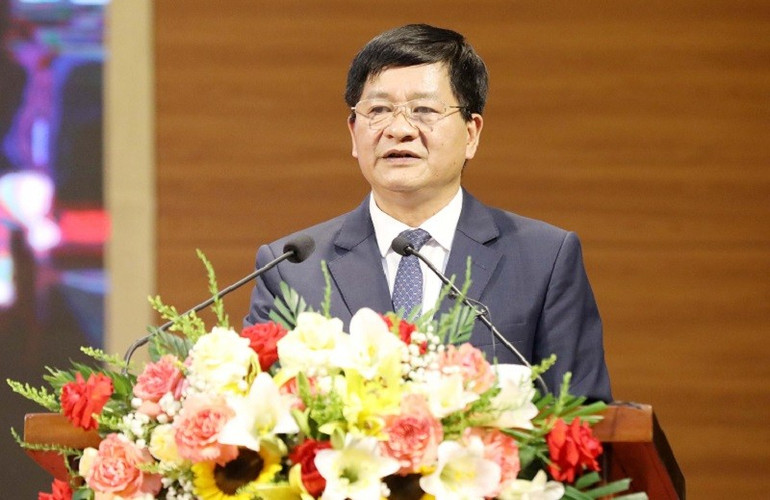 Đồng chí Lê Thành Đô, Phó Bí thư Tỉnh ủy, Chủ tịch Ủy ban nhân dân tỉnh Điện Biên công bố Quyết định của Ban Chấp hành Đảng bộ tỉnh Điện Biên thành lập 45 đảng bộ xã, phường trực thuộc Tỉnh ủy. img-6095.jpg