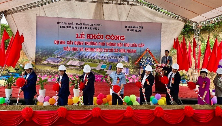 Reprezentanții liderilor Consiliului de Management al Proiectului și ai Dezvoltării Fondului Funciar din Zona 2, împreună cu oficiali și locuitori ai comunei Nua Ngam, au oficiat ceremonia de începere a construcției Școlii Internivele Nua Ngam. 1j91ao4ob-66ji0i.jpg