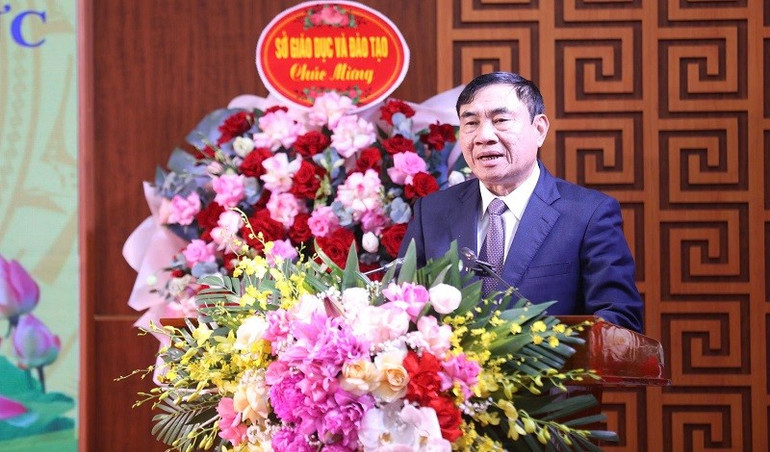 Đồng chí Trần Quốc Cường, Ủy viên Trung ương Đảng, Bí thư Tỉnh ủy Điện Biên ghi nhận các đóng góp của các thế hệ cán bộ, công chức Sở Nội vụ Điện Biên qua các thời kỳ góp phần quan trọng xây dựng đội ngũ cán bộ, công chức tỉnh Điện Biên ngày càng vững mạnh. img-8132.jpg