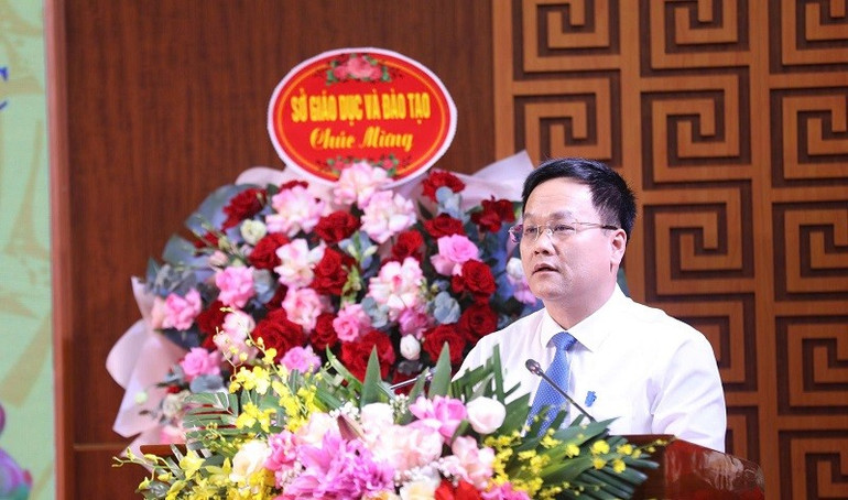 Đồng chí Nguyễn Tiến Đạt, Giám đốc Sở Nội vụ tỉnh Điện Biên báo cáo kết quả tập thể cán bộ, công chức của Sở đạt được trong giai đoạn vừa qua. img-8131.jpg