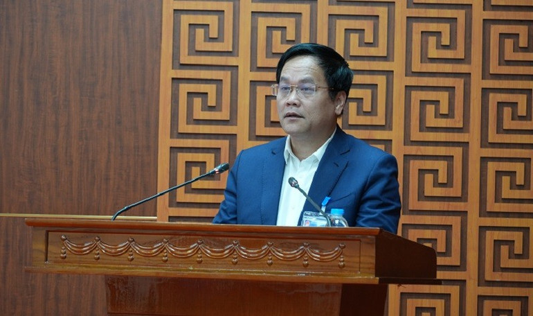 Đồng chí Nguyễn Tiến Đạt, Giám đốc Sở Nội vụ Điện Biên - đại diện cơ quan thường trực Ủy ban Bầu cử tỉnh Điện Biên báo cáo việc tiếp nhận hồ sơ giới thiệu ứng cử đại biểu Quốc hội và Hội đồng nhân dân tỉnh, nhiệm kỳ 2026-2031.