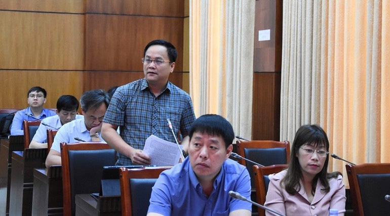 Đồng chí Nguyễn Tiến Đạt, Giám đốc Sở Nội vụ Điện Biên báo cáo tiến độ tiếp nhận, thẩm định hồ sơ cán bộ lãnh đạo chủ chốt các xã mới. img-5858.jpg