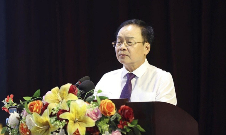 Đồng chí Mùa A Sơn, Phó Bí thư Thường trực Tỉnh ủy Điện Biên chào mừng đại biểu về dự hội thảo tại Điện Biên. img-7797-1.jpg