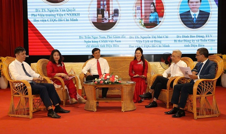 Đại biểu là lãnh đạo quản lý, chuyên gia trao đổi về các giải pháp phát triển nông thôn mới tại Tây Bắc và tỉnh Điện Biên. img-7794.jpg