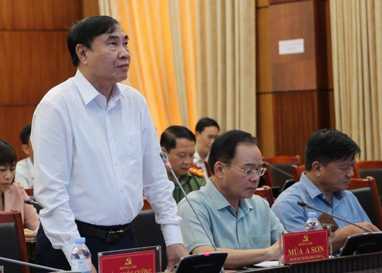 Đồng chí Trần Quốc Cường, Bí thư Tỉnh ủy Điện Biên đề nghị mỗi cán bộ, đảng viên được tin tưởng giao nhiệm vụ về xã tiếp tục nghiên cứu, học tập nâng cao trình độ, trách nhiệm để thực hiện tốt nhiệm vụ, phục vụ tốt nhân dân. img-6018.jpg