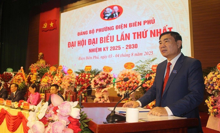 Đồng chí Trần Quốc Cường, Ủy viên Trung ương Đảng, Bí thư Tỉnh ủy Điện Biên phát biểu chỉ đạo tại đại hội Đại biểu Đảng bộ phường Điện Biên Phủ. img-7360.jpg