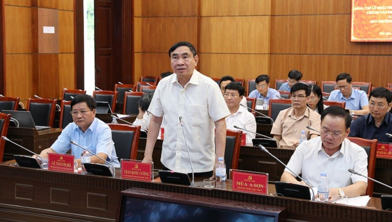 Đồng chí Trần Quốc Cường, Bí thư Tỉnh ủy Điện Biên báo cáo tiến độ thực hiện các kết luận, Nghị quyết tại tỉnh Điện Biên. 5i4a5423.jpg