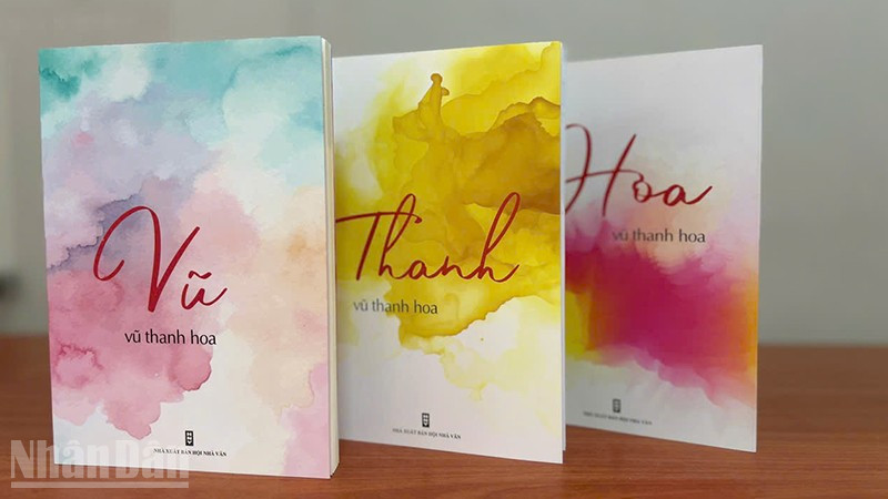 Bìa ba tập thơ của nhà thơ Vũ Thanh Hoa. (Ảnh: LINH BẢO)