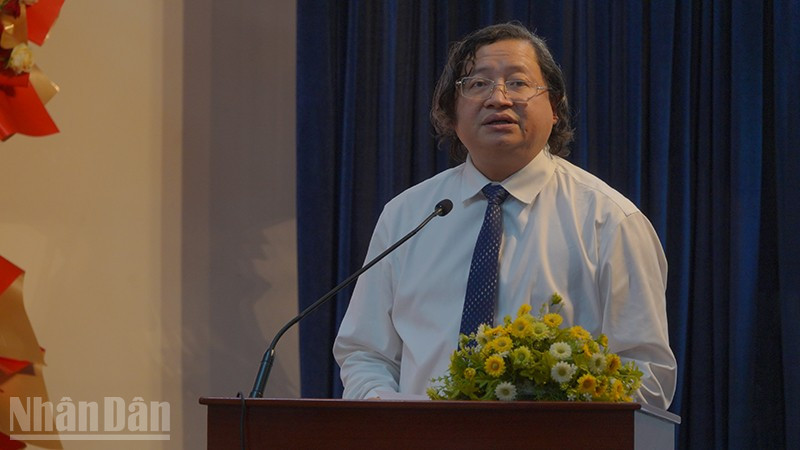 Phó Giám đốc Sở Văn hóa và Thể thao Thành phố Hồ Chí Minh Nguyễn Minh Nhựt phát biểu tại buổi khai mạc trưng bày. (Ảnh: MẠNH HẢO) ndo_bl_dsc02484.jpg