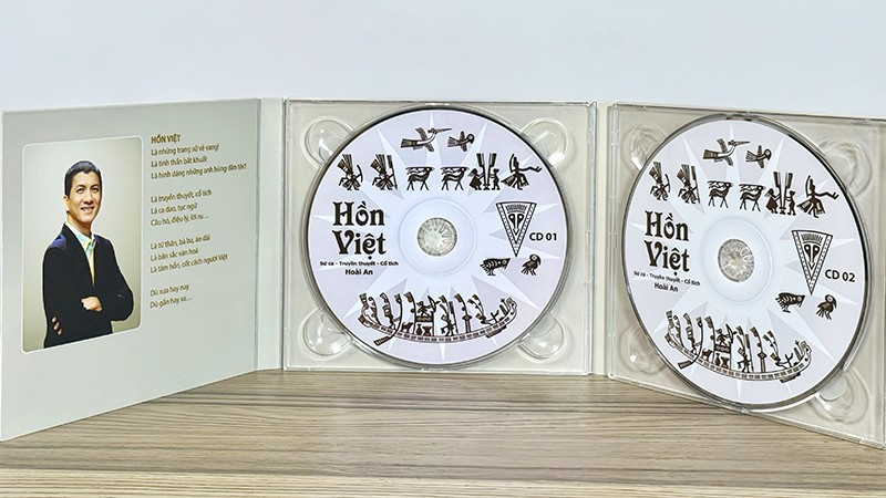 Album Hồn Việt được thiết kế mang nhiều bản sắc dân tộc. (Ảnh nhạc sĩ cung cấp) img-125809-0.png