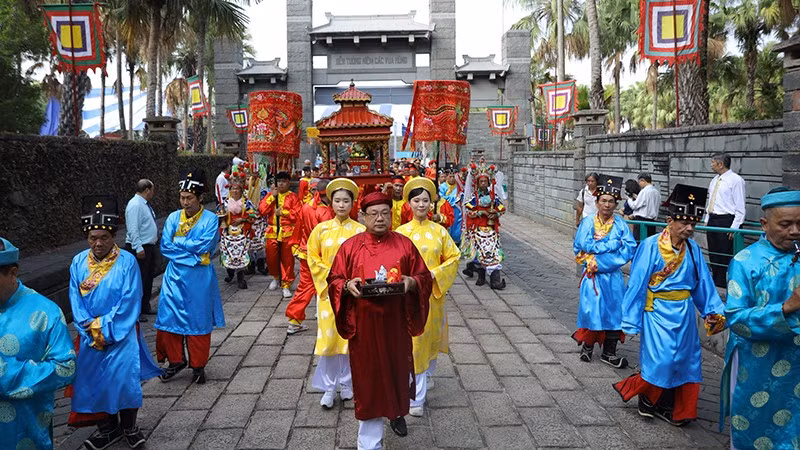 Đoàn diễu hành nghi thức Lễ Giỗ Tổ Hùng Vương. (Cộng tác viên).