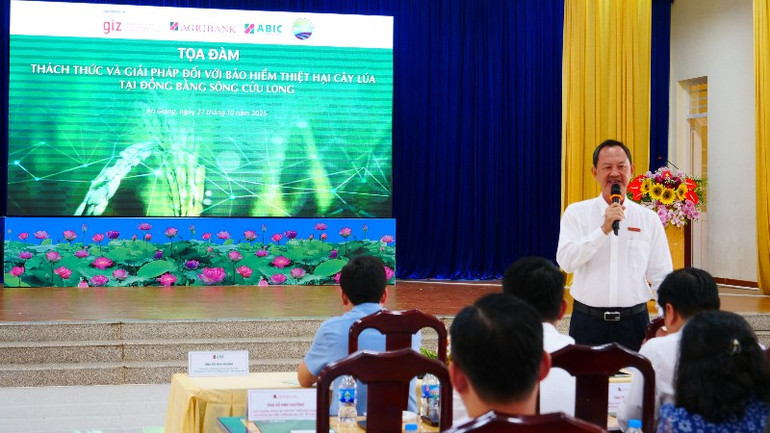 Ông Trần Văn Soul, Giám đốc Agribank An Giang phát biểu tại tọa đàm. img-4883-6537.jpg