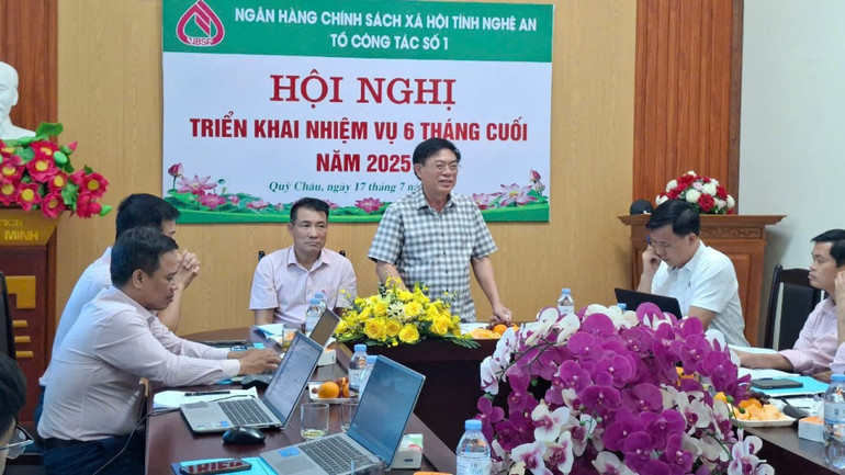 Giám đốc Ngân hàng Chính sách xã hội tỉnh Nghệ An Trần Khắc Hùng chủ trì cuộc họp Ban Lãnh đạo đơn vị đánh giá việc triển khai duy trì mạng lưới giao dịch tín dụng chính sách sau khi sáp nhập. giam-doc-nhcsxh-tinh-nghe-an-tran-khac-hung-chu-tri-cuoc-hop-ban-lanh-dao-don-vi-danh-gia-viec-trien-khai-duy-tri-mang-luoi-giao-dich-tdcs-sau-khi-sap-nhap.jpg