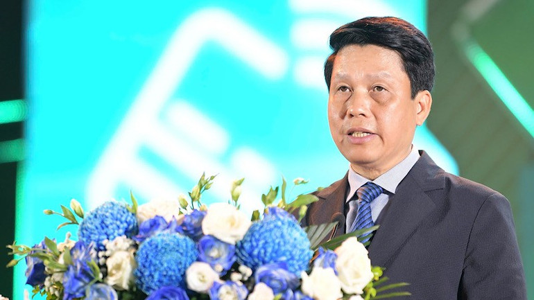 Zástupce guvernéra Státní banky Pham Tien Dung promluvil na zahajovacím ceremoniálu. img-4686.jpg