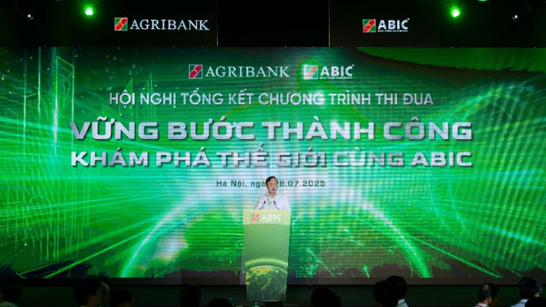 Bí thư Đảng ủy, Chủ tịch Hội đồng thành viên Agribank Tô Huy Vũ phát biểu chỉ đạo tại Hội nghị. fox-659-04821-4351.jpg