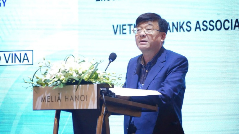 Tiến sĩ Nguyễn Quốc Hùng, Phó Chủ tịch kiêm Tổng Thư ký Hiệp hội Ngân hàng, phát biểu khai mạc tọa đàm. ts-nguyen-quoc-hung-pho-chu-tich-kiem-tong-thu-ky-hiep-hoi-ngan-hang-phat-bieu-khai-mac-toa-dam-5642.jpg